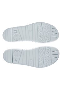Suole di scarpe in gomma di colore azzurro chiaro, con motivi di grip testurizzati e scanalature, etichettate con la taglia 38. Superficie liscia con bordi arrotondati.
