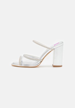Bettina Vermillon CARMEN - Mules med hæl - silver