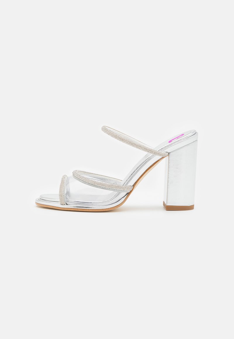 Bettina Vermillon Muiltjes met hak zilverkleurig Bettina Vermillon Muiltjes met hak zilverkleurig