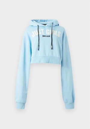 Lys blå cropped hettegenser med svarte snorer, ribbestrikkede mansjetter og hvit "JUST GIRLS" og svart "Just cavalli" tekst på forsiden.