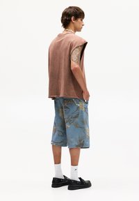 Thumbnail Image 3