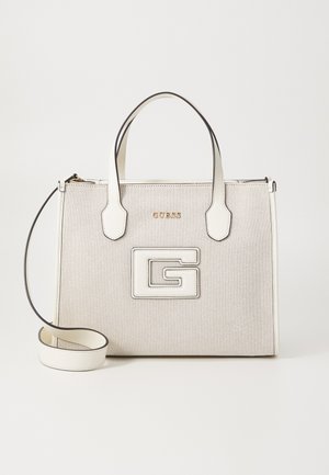Borsa a mano strutturata beige realizzata in materiale testurizzato, dotata di due manici superiori, una tracolla removibile e un logo in rilievo prominente.