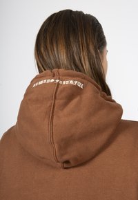 Thumbnail Image 6