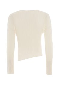 Weißer gestrickter Pullover mit langen Ärmeln, der ein verkürztes Design und eine gerippte Textur aufweist. Der Rücken hat einen weiten Ausschnitt und einen asymmetrischen Saum.