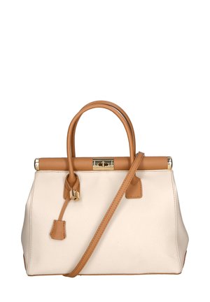 Borsa strutturata in pelle crema con dettagli in cuoio. Dotata di doppio manico, una tracolla removibile e una chiusura dorata. Texture liscia e design pulito.