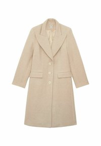 Manteau en laine beige avec un col cranté, des manches longues, trois boutons et deux poches avant. Texture lisse et silhouette cintrée.