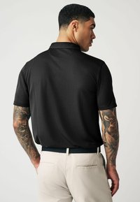 Next REGULAR FIT czarny
