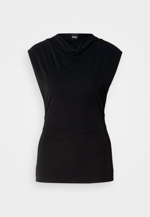 Fekete ujjatlan felső, puha anyagból készült, drapírozott nyakkivágással és testhezálló derékkal, sima textúrával és látható fémrészek nélkül.