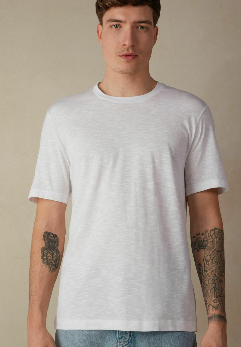 IUMAN Intimissimi Uomo Jednoduché tričko - white