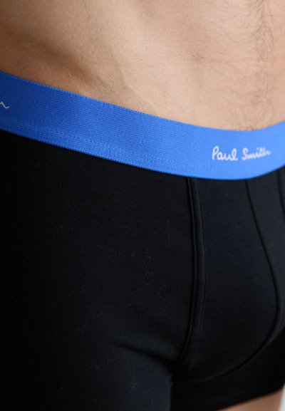 Boxer-briefs noirs avec une texture douce et lisse, dotés d'une taille élastique bleu clair arborant "Paul Smith" en broderie blanche.