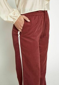 Desires Nohavice - apple butter brown