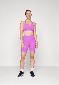 adidas Performance ALL ME ESSENTIALS SHORT LEGGINGS - Tajice - purple burst