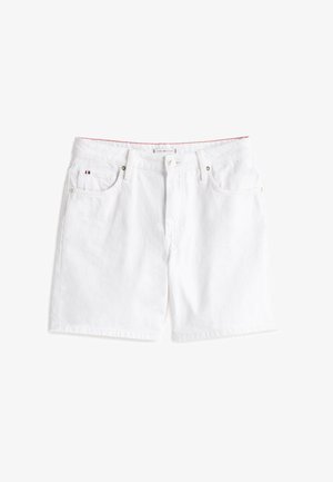 Shorts in denim bianco con taglio dritto, dotati di chiusura con bottone, passanti per cintura e due tasche frontali. Cuciture rosse lungo il cinturino.