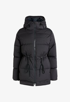 Giacca a vento nera con zip frontale, cappuccio, vita regolabile e sezioni trapuntate testurizzate. Tessuto leggero e isolato.