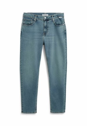 Jeans in denim azzurro chiaro con design a cinque tasche, chiusura con bottone e cerniera, vestibilità dritta, texture sbiadita e dettagli di cuciture a contrasto.