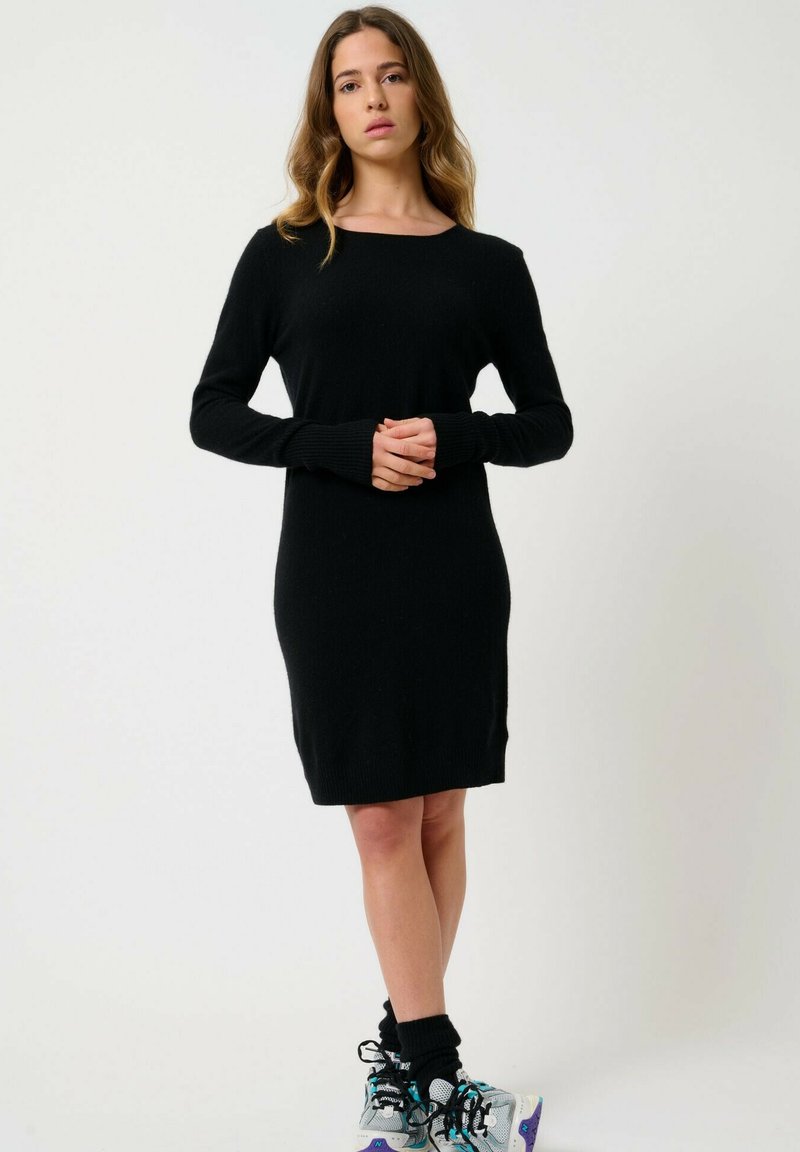 Authentic Cashmere COL ROND - Stickad klänning - ruby