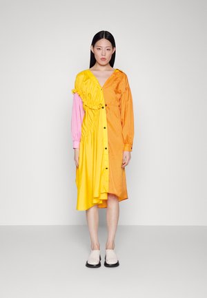 Brogger EXCLUSIVE AGATHA DRESS - Robe chemise - sun yellow/pink/orange