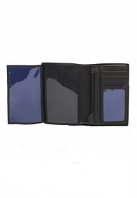 Portafoglio in pelle nera aperto, con due scomparti trasparenti per documenti, diversi scomparti per carte e una sezione con zip. Esterno testurizzato e interno liscio.