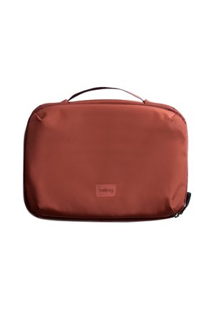 ACCESSORY HANGING TOILETRY KIT PLUS - Kosmetiktasche - clay