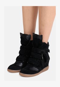 Δεν επιλέχθηκε, black