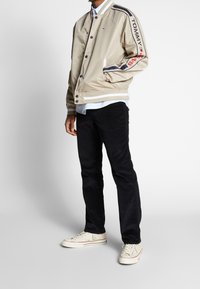 Tommy Jeans Kurtka Bomber