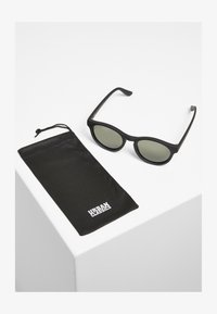 Nepasirinkta, black/green