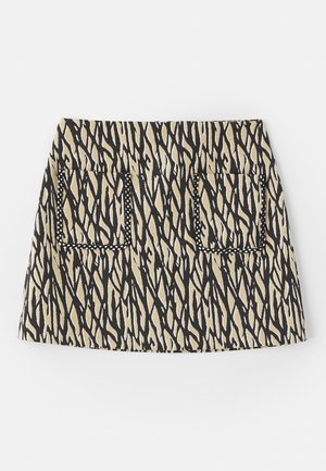 Mini-jupe avec un motif abstrait noir et beige, dotée de deux poches avant bordées de coutures noires. Tissu en mélange de coton.