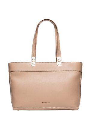 Borsa tote in pelle beige con doppi manici, forma rettangolare, cuciture visibili e piccolo logo dorato vicino al centro inferiore.