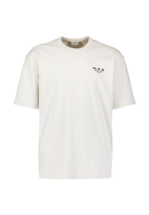 Witte T-shirt met korte mouwen, ronde hals en kleine tekst "N.X.S Comfort at Every Moment" op de linkerborst.