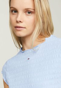 Tommy Jeans SMOCK - T-shirts basic - moderate blue