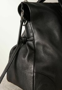 Next WASHED GRAB - Rankinė - black