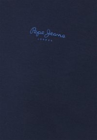 Mörkblå bomull t-shirt med en liten ljusblå "Pepe Jeans" logga och "LONDON" under, slät struktur och klassisk rund halsdesign.