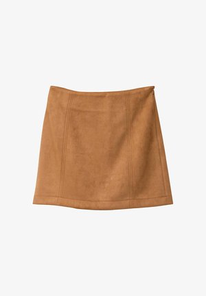 Falda mini de ante marrón con una textura suave, que presenta costuras verticales y un dobladillo recto. La cinturilla tiene una cremallera discreta.