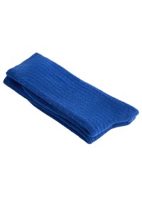 Calzini di maglia blu, con una texture a coste, piegati ordinatamente. Il tessuto appare morbido e confortevole, di colore uniforme e senza motivi.