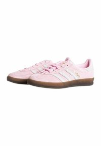 Pink suede sneakers with white stripes, rounded toe, and rubber gum sole. Features “Beyllee” branding in gold on the side.