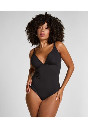 Schwarzer Einteiliger Badeanzug mit tiefem Ausschnitt, verstellbaren Trägern und glatter, matter Textur. Figurbetontes Design betont die Körperform.