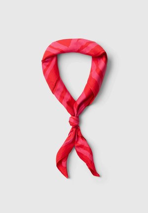 Punane ja roosa triibuline sall, mis on seotud lahtises sõlmes, kujutatud ühtlasel helehallil taustal.