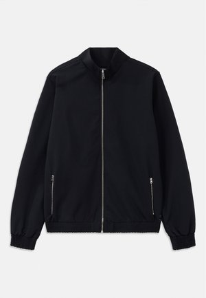 Zwart jasje met een staande kraag, voorrits, zijzakken en elastische boorden. Glad materiaal met een minimalistisch ontwerp.