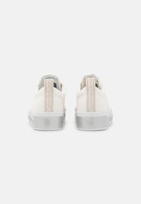 Calvin Klein Jeans FLATFORM  - Sneakers basse - bright white