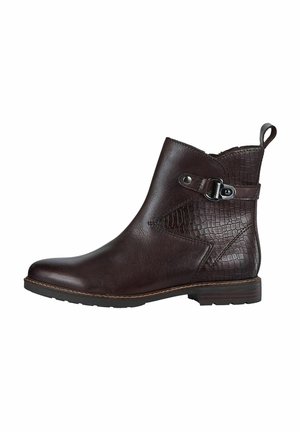 Bottines en cuir brun foncé avec un motif croco texturé, un détail de boucle sur le côté et un petit talon. Finition lisse et tirant.