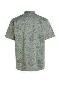 Korte mouwen, groen shirt met een gestructureerde stof en herhalende lichtgroene patronen van zeeleven en tribale motieven.