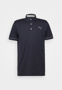 Námořnická modrá polo košile z texturovaného materiálu, která má límec, tři knoflíky a malé bílé logo na levém prsu.