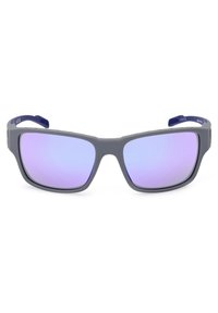 Harmaat aurinkolasit, joissa on suorakulmaiset linssit, varustettu peilipinnoitteisella violetilla sävyllä. Kehys on matta ja siinä on teksturoidut siniset yksityiskohdat varsissa.