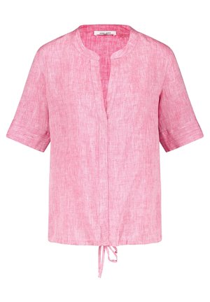 Lyserød hørbluse med korte ærmer, rund halsudskæring, frontslids og snorjustering ved kanten.