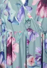 Zizzi GEBLÜMTES MIT SCHULTERDETAIL - Maksi garuma kleita - chinois green aop