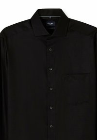 Schwarz langärmliges Hemd aus glattem Stoff. Verfügt über eine moderne Passform, eine durchgehende Knopfleiste und eine Brusttasche mit dezentem Logo.