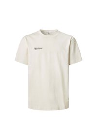 Camiseta de algodón color crema con cuello redondo y mangas cortas. Presenta un pequeño logo en texto negro en la parte izquierda del pecho.