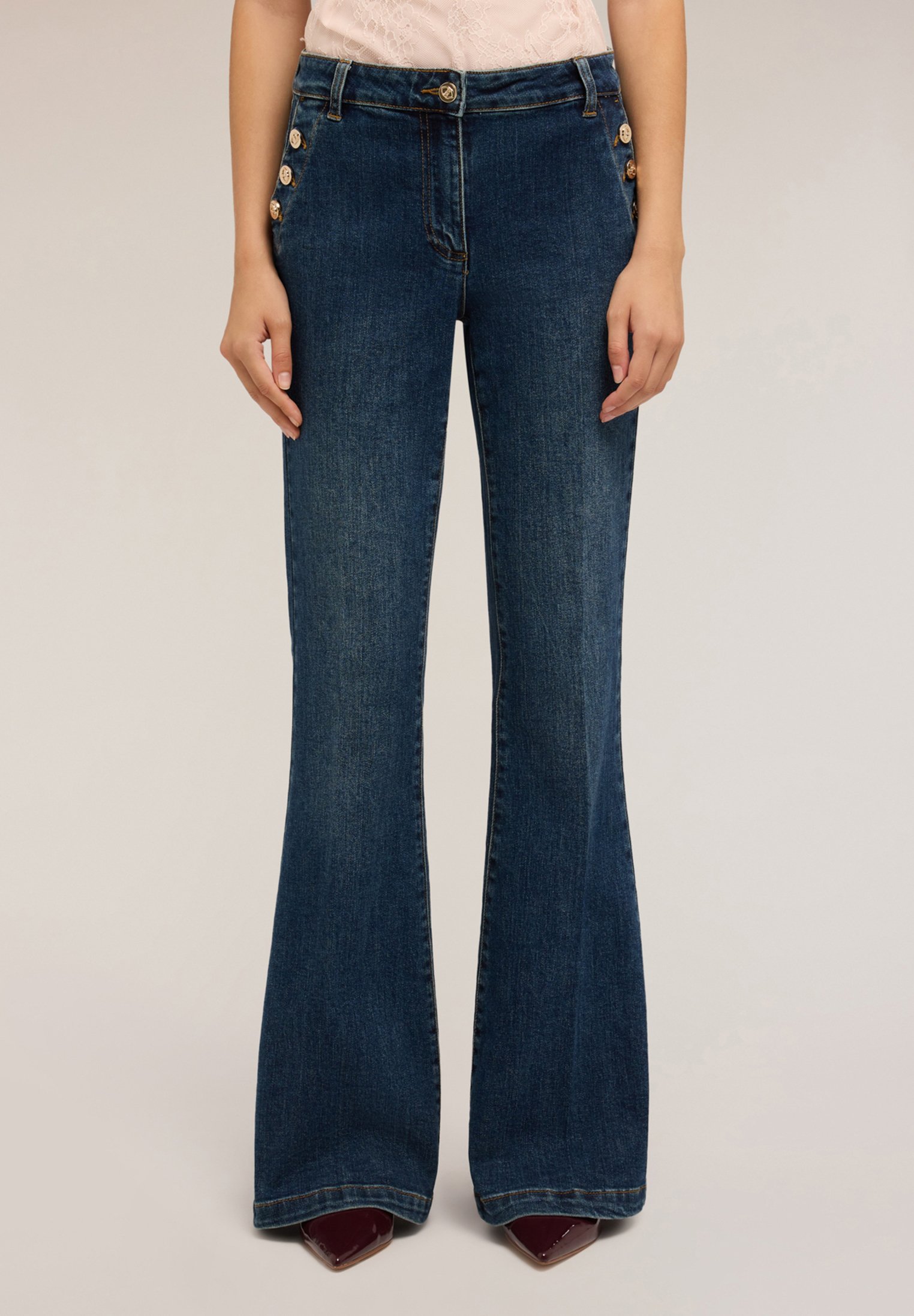 Motivi CON MOTIVO BOTTONI Vaqueros a campana blu/azul