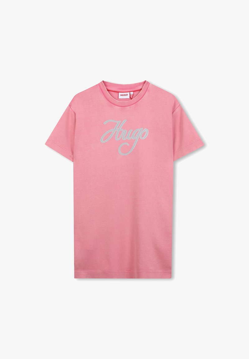 T-shirt de algodão rosa com mangas curtas, apresentando um logo "Hugo" em letra cursiva azul clara na parte da frente. Design clássico com decote redondo.