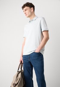 Thumbnail Image 7